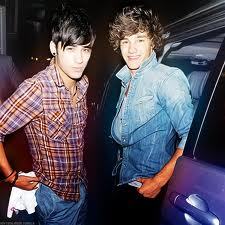 love liams hair here and zayn is hot!