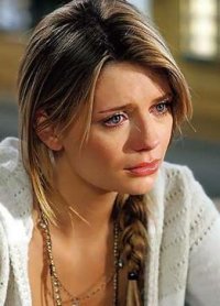  Marissa Cooper from The O.C. During the show's first run, I loved her. She was my favorit character. But as I re-watch the tampil now, I realize how annoying and whiny she is. She's never happy. Summer and Taylor are so much better.