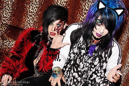  Blood on the dance floor the one with the cat ears is Dahvie vanity and the one with black hair is the epic Jayy Von Monroe