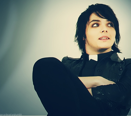 I used to believe that only Asians could have black hair.... XD /racist

Eh. Gerard looks kinda Asian in this shot though. XD He'd pwn at kareoke xDDD