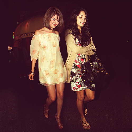 Selena with Vanessa :)