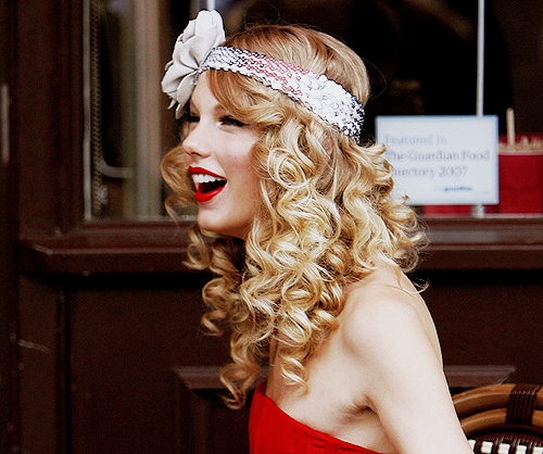  I know it's from the same photoshoot as yours but I just प्यार her laugh here<13