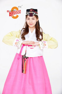 I know this is not a dress ..
But, this is a Hanbok ..
I'm just posting the picture ...?
It's hard ...
Comment please ...
