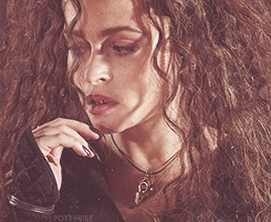  Thank you! I am sick of those reasons, have any better ones. ._. At least (most) Bellatrix fãs can find other valid reasons to hate Molly besides 'she killed Bellatrix'. And to answer your pergunta I don't and never will be able to hate Bellatrix. She is my idol. I amor her with a passion.