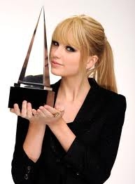 Taylor holding her AMA award!