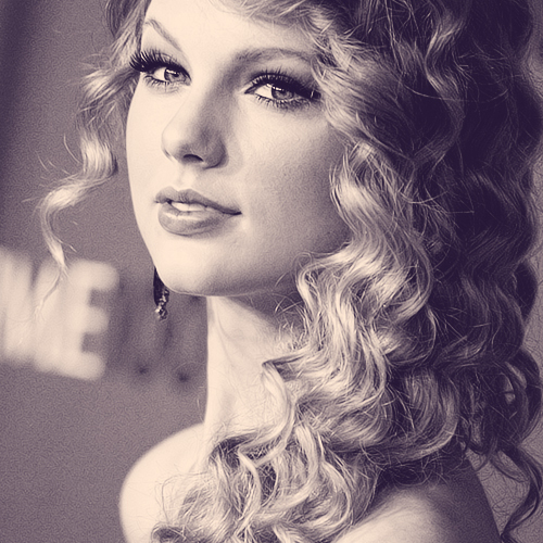  I actually Liebe her hair in any style but I prefer it curly <13