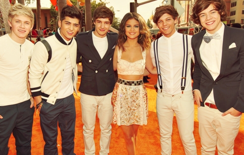 Mine..

Selena With One Direction At Kca 2012