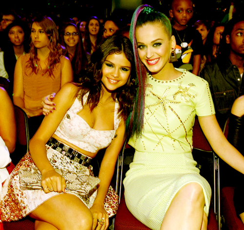 Selena with Katy at the KCA :)
