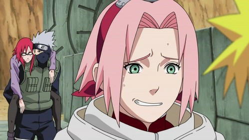  Sakura has green eyes (: and in the background, Какаси has black eyes :D