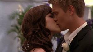 brooke and lucas because they are so cute togther and lucas was always there for brooke and he کہا that broooke is the one and she is the one and i no lucas had feelings for peyton but he didnt no she felt the same way , lucas is the first guy that brooke felt for and peyton knew that if peyton was a real friend she would have pushed her feelings aside for brooke