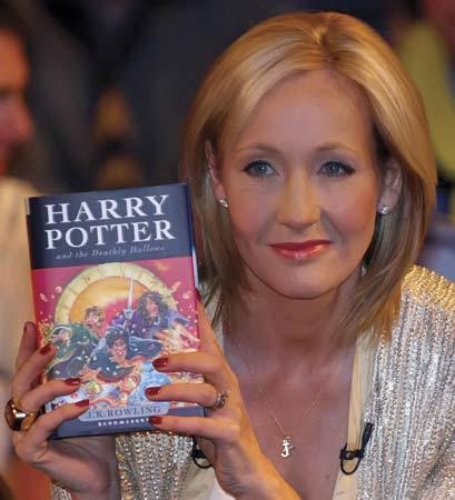  JK Rowling thought of putting them together to Zeigen that mudbloods and purebloods can have a good relationship, but she didn't do it because she considered that it will complicate the story, turning it into a Liebe story. I would like that she would have done it, but I respect her decision, Jk Rowling is an amazing author, I own her my childhood and I will say thanks to her for Harry Potter forever, no matter what.