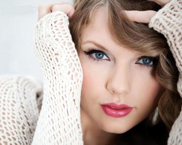  Taylor looks amazing! link:http://www.teacupoflove.com/tag/taylor-swift/