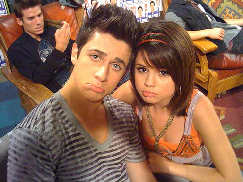 Post a picture of David Henrie and Selena Gomez