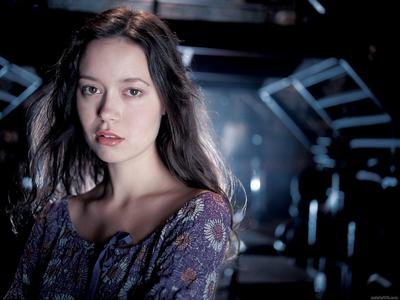 Summer Glau. I recently saw some fan videos with her as Annie and Garret Hedlund as Finnick, and they were amazing!:)
