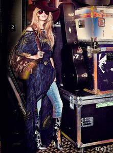 * EDIT *

Taylor wearing boots :)

Close-up:
http://heels.shoerazzi.com/wp-content/uploads/2012/01/Taylor-Swift-Miu-Miu-boot.jpg