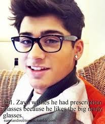 Yes, he looks hot with nerd glasses
