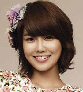  Sooyoung!! Because she is so nice to other people. she is kind and funny to-be-with, she can easily cheer あなた up!!