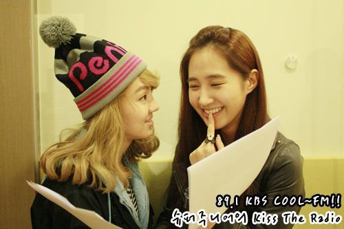 My Favorite : Yuri
My Least Favorite : Hyo
Actually all girls generation member i like but Hyo is my least favorite, i don't hate her ^^
Really :)