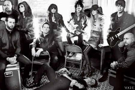  Taylor with band in Vogue magazine 2012. 愛 the way she looks like a rockstar.