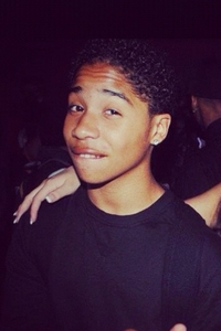  ROC IS HE SEXY???thats like asking is the sky blue yes . Roc is sexy :-)