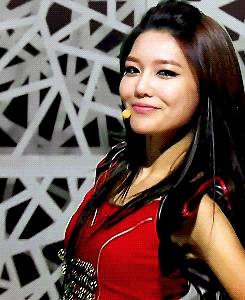 Sooyoung!! In my opinion she has the most beautiful hair that is why Simon Curtis was starstruck to SY!! ^^