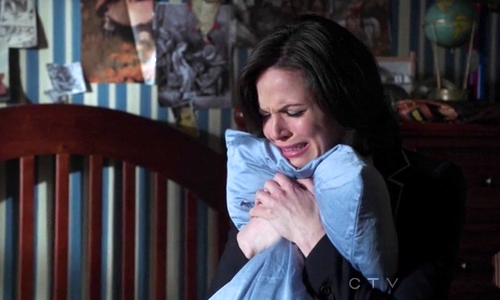 OMG I was almost crying, when she told him she loved him no matter what anyone said. Holding the pillow crying. My poor poor Gina, why can't you just be happy? D':
