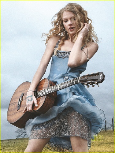  mine 1.http://stage.teen.com/wp-content/gallery/taylor-swift-blue-dress-3/taylor-swift-blue-dress.jpg 2.http://celebrity-gossip.net/celebrities/hollywood/taylor-swift-pretty-in-plaid-213193