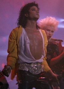  OMG i 爱情 it when he rippes his 衬衫 of it's so damn sexy, his chest is the most sexiest ever,aww look at this picture and and tell me wrong :p MIKEY YOU'RE SO HOT