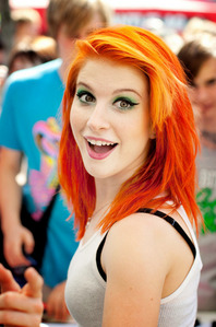  HAYLEY WILLIAMS!!! Her voice is amazing and so is Paramore!!!