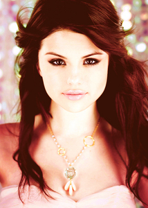 Selena in a photoshoot :)