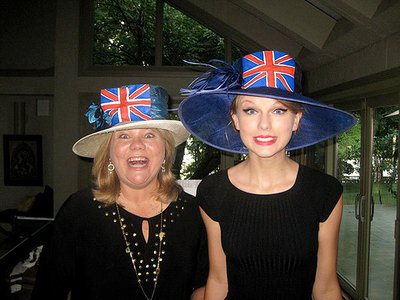 tay with her mum<3