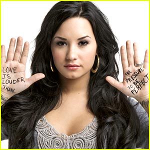  I upendo selena but Demi is best