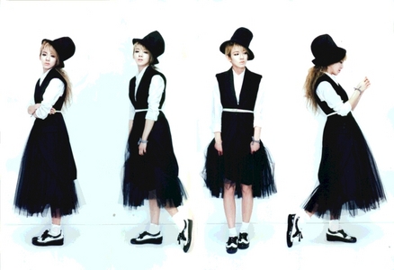  お気に入り Member : HyoYeon Dress/Shirt brand : Vogue Korea