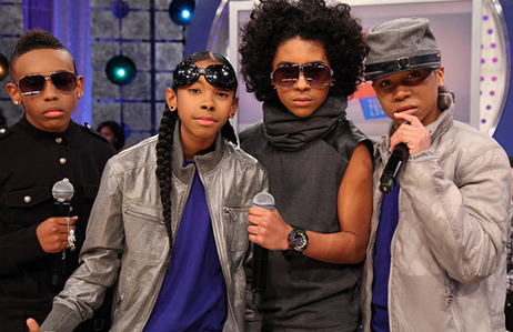  All the boys from Mindless Behavior. I will orodha their names : •Ray ray •Princeton •Roc Royal •Prodigy
