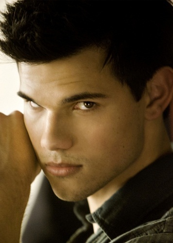 mine check out the links too plz
1.http://images5.fanpop.com/image/polls/891000/891911_1322670110412_full.jpg
2.http://www.thecinemasource.com/blog/interviews/taylor-lautner-interview-for-abduction/attachment/taylor_lautner-abduction-7/
3.http://www.thecinemasource.com/blog/interviews/taylor-lautner-interview-for-abduction/attachment/taylor_lautner-abduction-2/