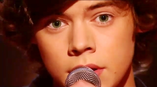 Harry Styles because i is sexy hott and because he is nice confident sweet and funny. Also because ilove his curly hair and his super sweet and touching green eyes he has.:)