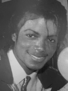i would love it if he proposed in a very beautiful and romantic way i dont know how. i'll just let Michael surprise me :) then we'll celebrate it with making sweet passionate love til the break of dawn <3 <3 <3 and i want him to propose in Thriller era so we can spend our lives together in many years and grow old together :)