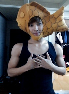  i only know nicknames of Lee Joon - Muscly Fool, Honey Abs, (and শিয়াল smile, i think..^^)