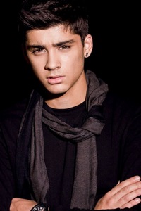  i 爱情 all but my fave is Zayn Malik because he is so hot and has an awesome personality.