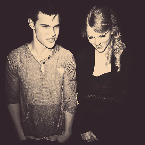 I actually don't like Taylor Lautner that much but I think Tay was so happy with him.. so I decided to post a pic of them both. (also because I really like this pic haha) <13