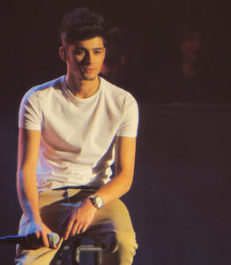 there are too many hot pics of Zayn *_* 