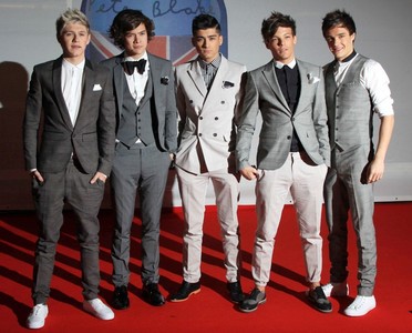  to me these are the 5 hottest guys in the world so im just gonna post a pic of one direction cuz i cant decide which one is hotter;)