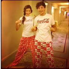 i would date Eleanor because she is a very pretty nice girl who loves Louis!!!!!!!!!:) i mean look how cute they are together forever Louis and Eleanor