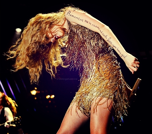 tay on stage!!!
