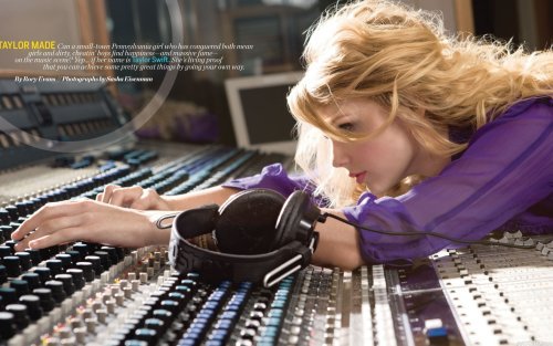 taylor swift in the studio doing something *_*