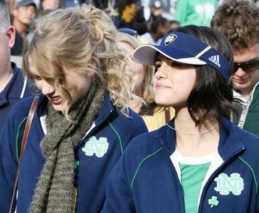  POST A PIC OF SELENA WITH TAYLOR cepat, swift