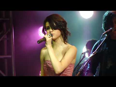 post pic for selena gomez on the stage..