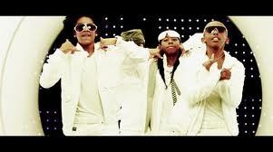  if u were walking with ur over protective dad and u saw a sign that 说 get to know mindless behavior wat would u do?