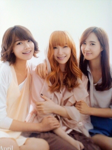  [CONTEST] Post a pic of 3 members from SNSD, but Tiffany in the center