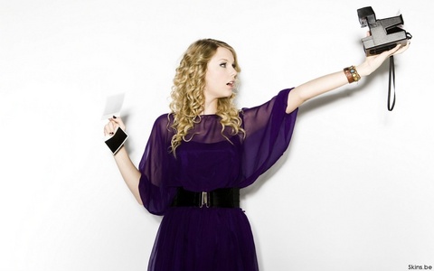 Post a pic of Taylor wearing a belt <13